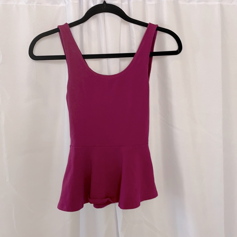 Fitted top w criss cross back